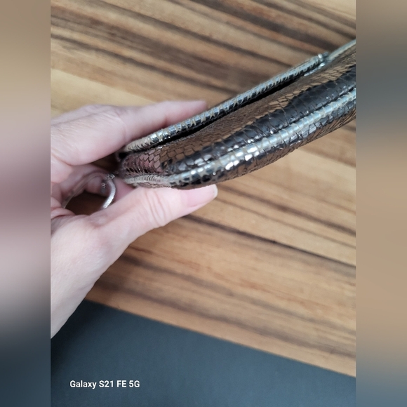 Laundry By Shelli Segal Metallic Silver Snakeskin Wristlet, 9.5×4 - Picture 9 of 15